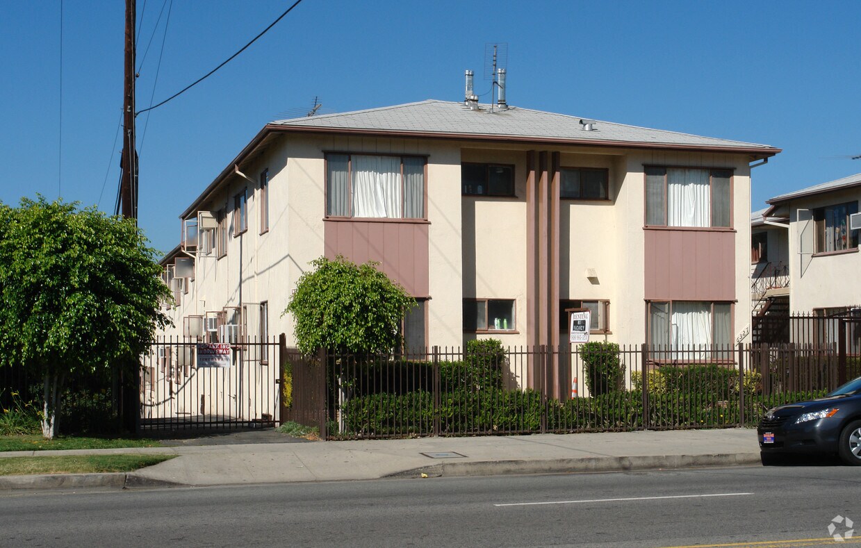 Foto del edificio - 6327-6333 Coldwater Canyon Ave