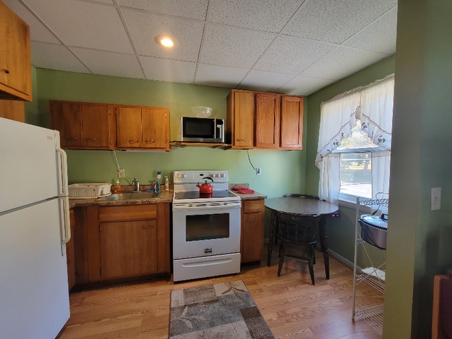 Building Photo - 262 Main St