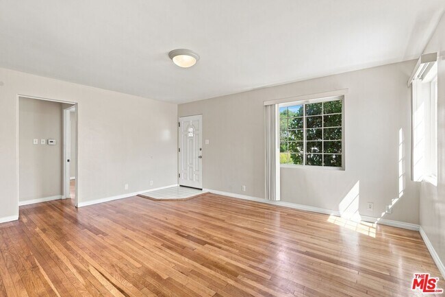 Foto del edificio - 8845 Glider Ave