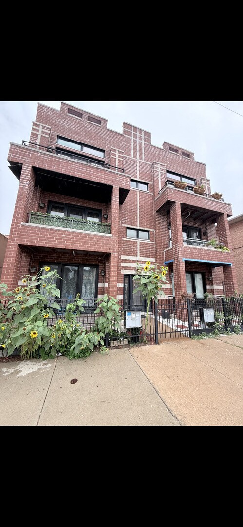 Building Photo - 7544 W Belmont Ave