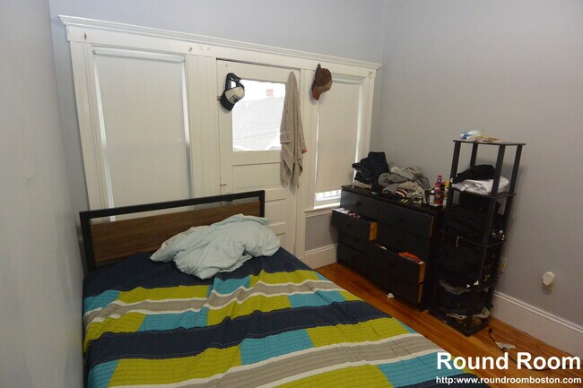 Building Photo - 10 Brackett St