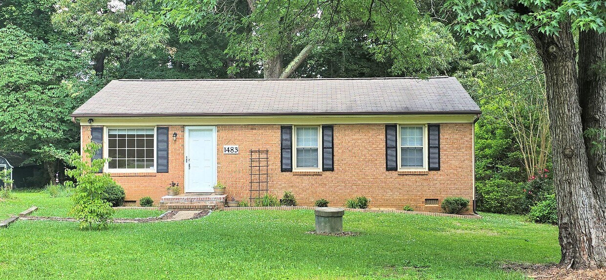Foto principal - Cutest move-in ready brick ranch in Pfafft...