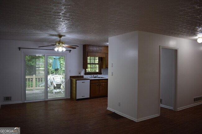 Building Photo - 605 Jefferson Ave