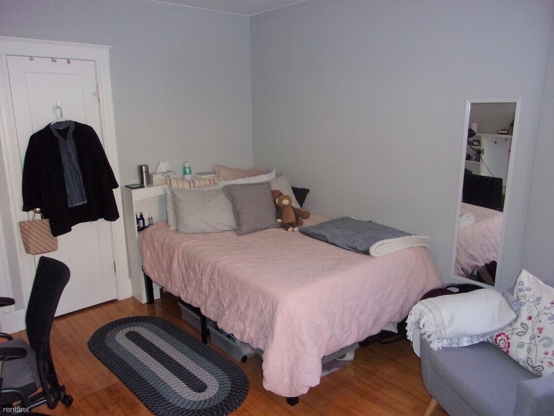 Foto principal - Studio, 1 bath Apartment - 12 Westland Ave