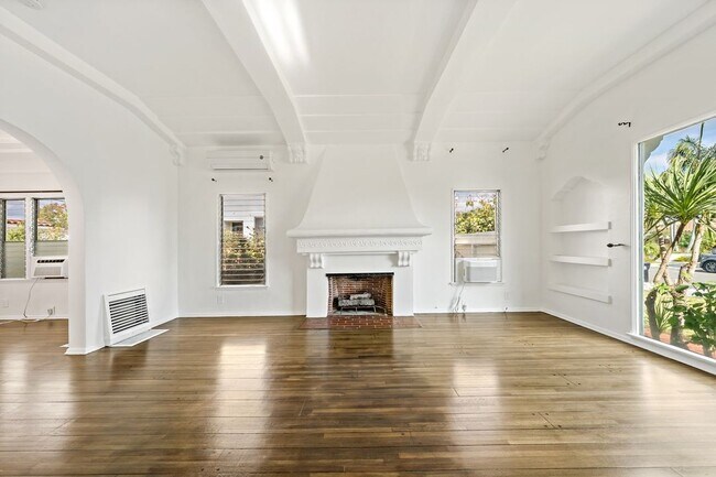 Foto del edificio - 1773 S Garth Ave