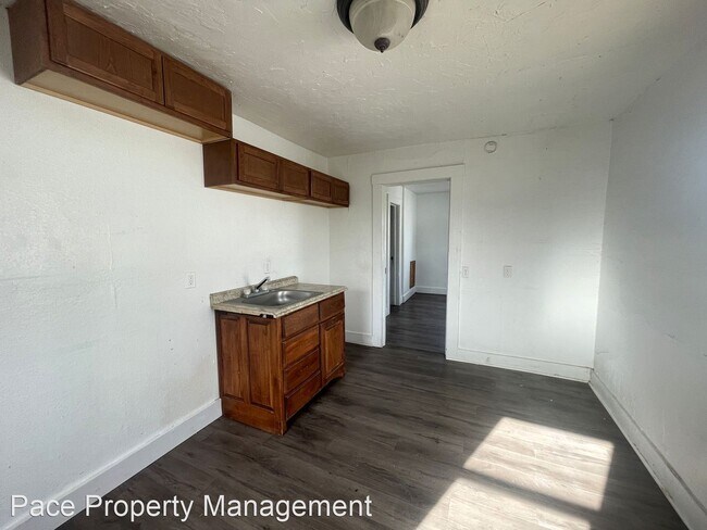 Building Photo - 2 br, 1 bath House - 3916 Southwest 4th Av...