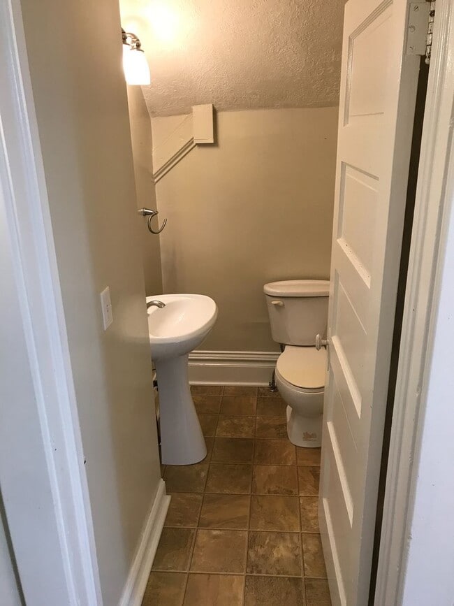 Building Photo - 3 Bed 1.5 Bath Single Family Home for Rent in Butler, PA