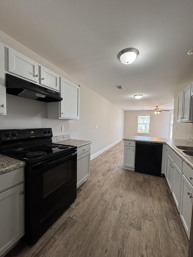 Building Photo - Inquire today on how to get FREE rent!