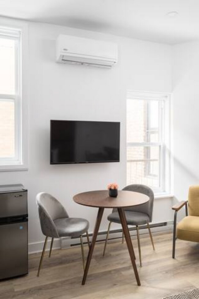 Building Photo - 2020 R. Saint-Denis