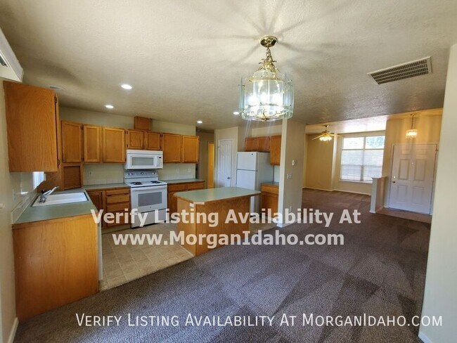 Building Photo - 655 W Waterbury Dr