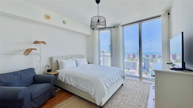 Foto del edificio - 185 SW 7th St