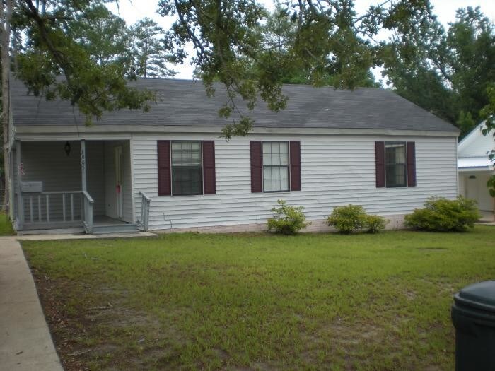 1005 Dennis Ave, Leesville, LA 71446 House for Rent in Leesville, LA