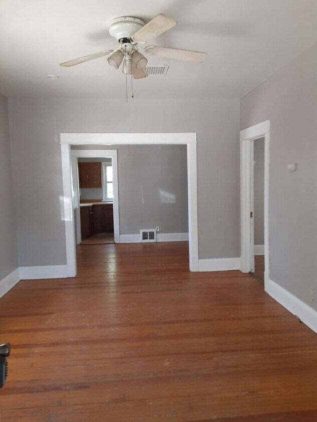 857 Oakland Rd NE, Cedar Rapids, IA 52402 House Rental in Cedar