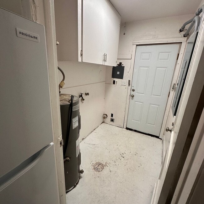 Building Photo - $525 - 1 bed / 1 bath - Duplex