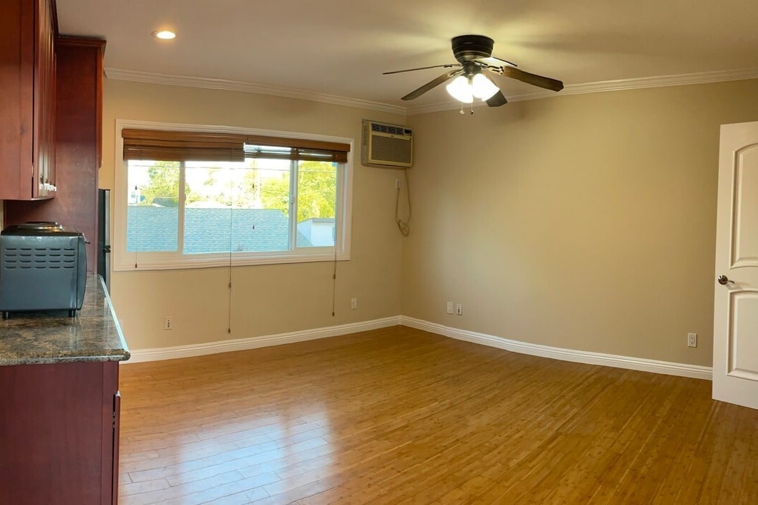 Building Photo - 4956 S Centinela Ave