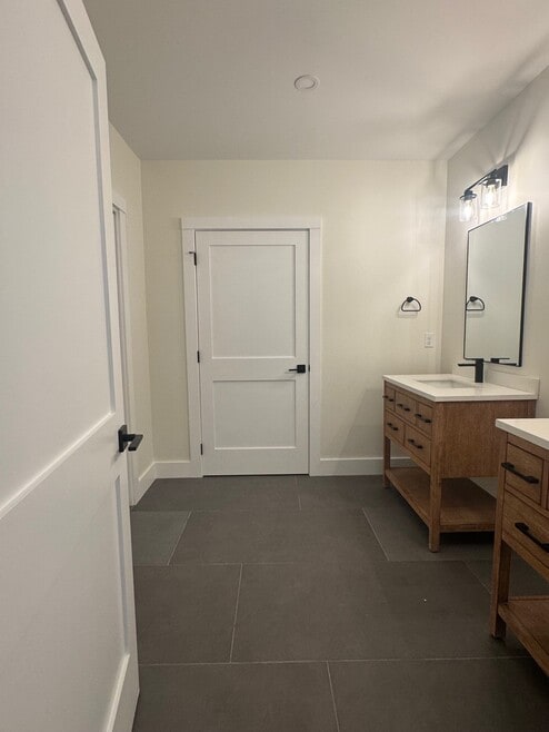 Building Photo - 404 Main St