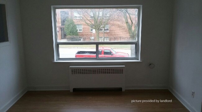 Building Photo - 1 Bedroom Apartment located along The King...
