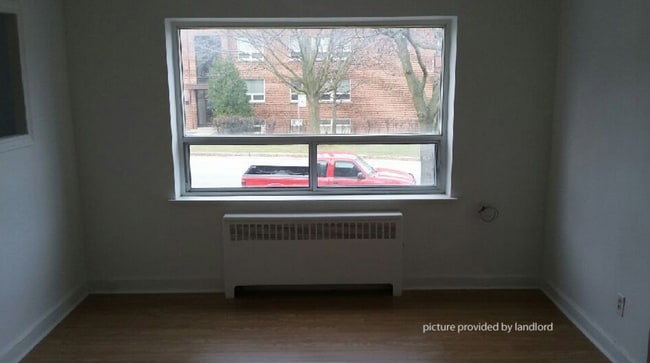 Building Photo - 1 Bedroom Apartment located along The King...