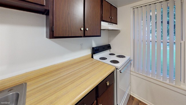 Building Photo - 1 br, 1 bath Apartment - 801 Green Rd Apt 412