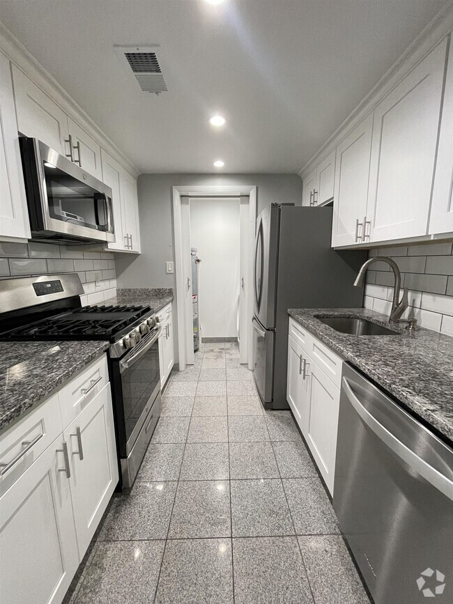 Building Photo - 318 38th St