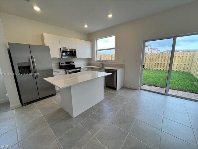 Foto del edificio - 3 br, 3 bath House - 12285 NW 24th Pl