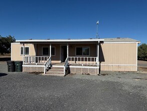 Building Photo - 10051 Escalon-Bellota Rd