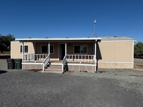 Building Photo - 10051 Escalon-Bellota Rd