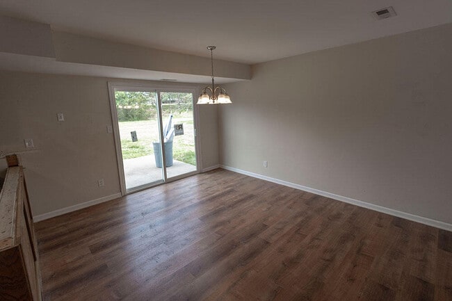 Building Photo - 1911 Mirtle Grove Ct