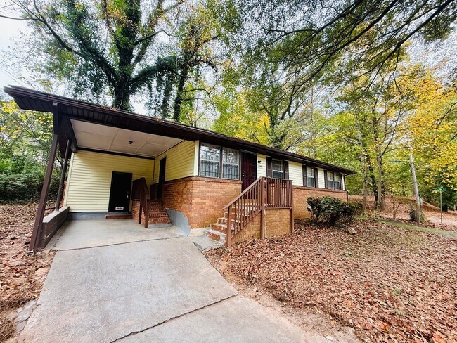 Foto del edificio - 4 Bed, 2 Bath Ranch Home in Atlanta!!