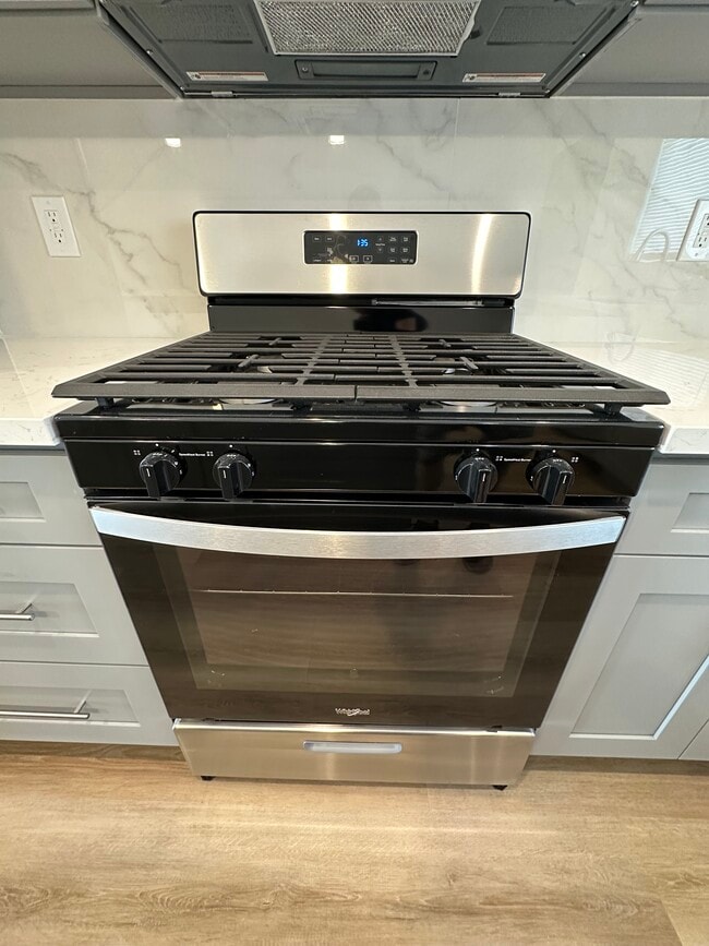 Building Photo - 8436 Oakdale Ave