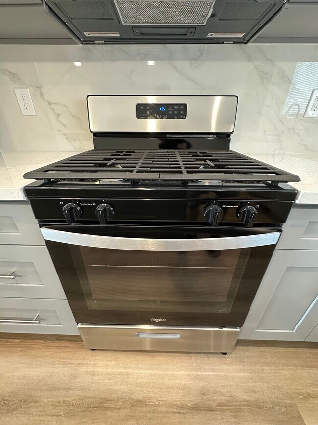 Foto del edificio - 8436 Oakdale Ave