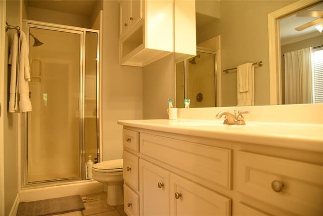 Building Photo - 1611 W Clay St