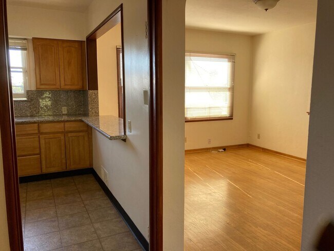Foto del edificio - One-bedroom apartment in North Berkeley be...