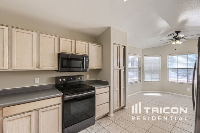 Foto del edificio - 9002 W Palm Ln