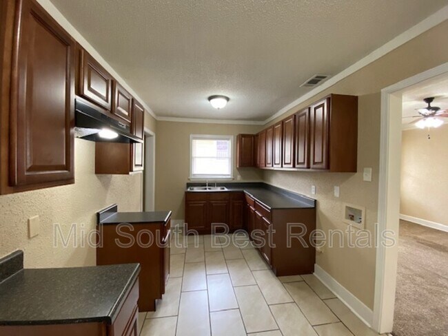 Building Photo - 1809 Netherwood Ave