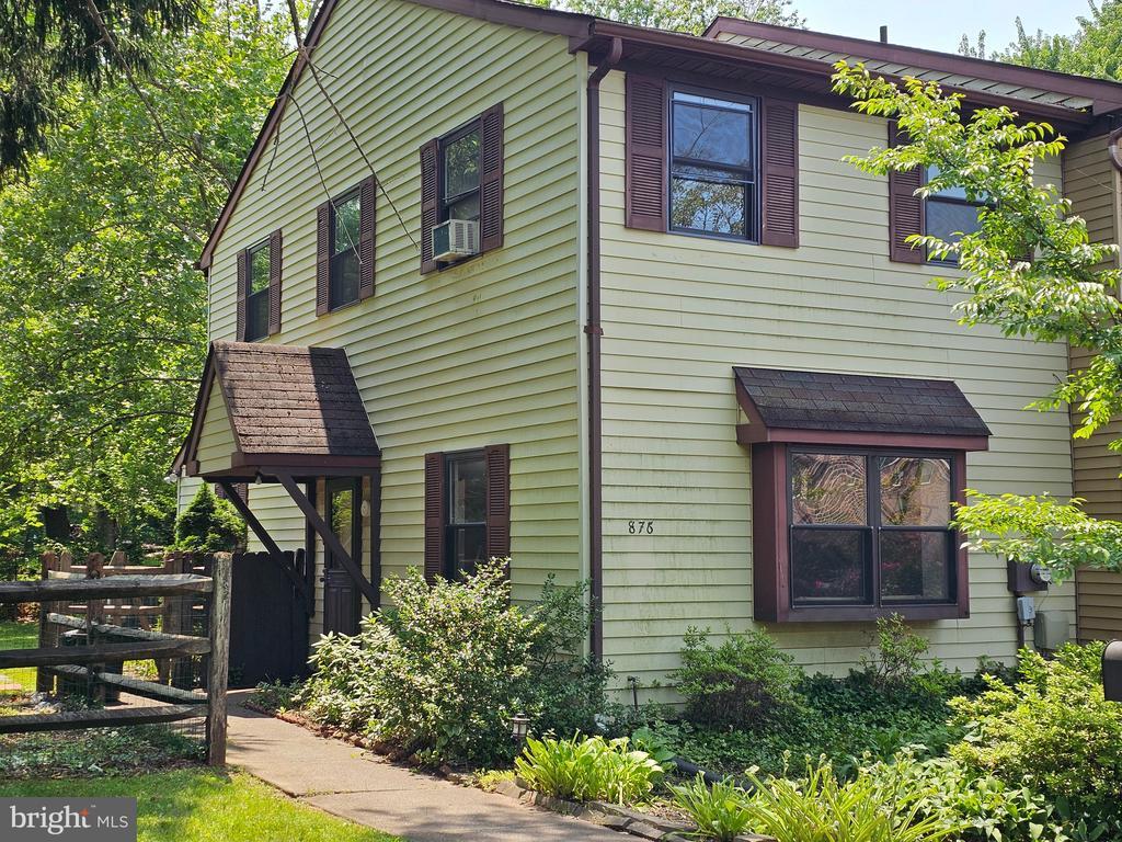 Foto principal - 876 Williams Pl