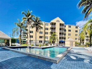 Building Photo - 8255 Lake Dr