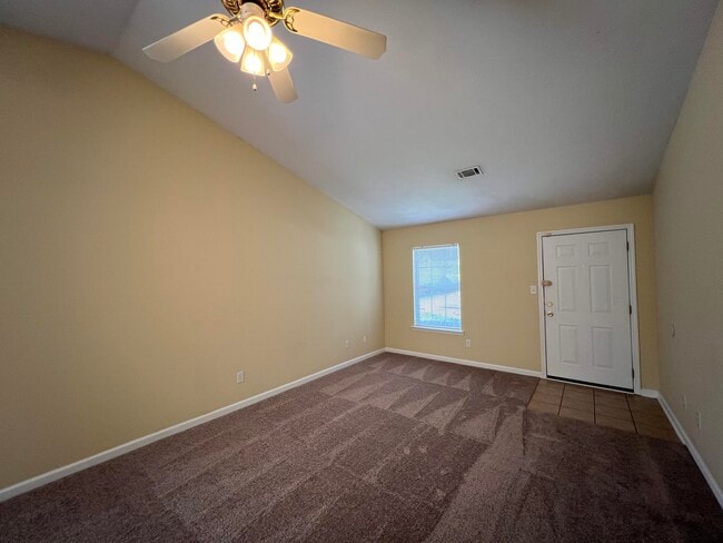 Building Photo - 219 Sassafras Ln