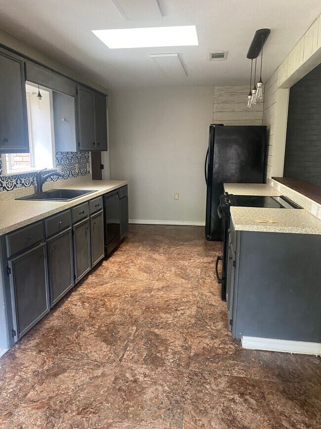 Foto del edificio - 230 Williams Cir