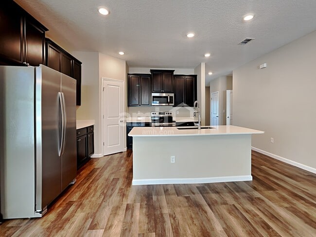 Foto del edificio - 295 Stone Arbor Ln