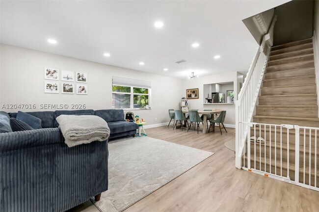Building Photo - 6819 Sienna Club Dr