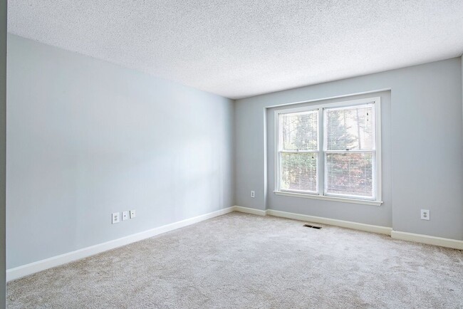 Building Photo - Cool, Mod 2 Bedroom Home in Brandermill