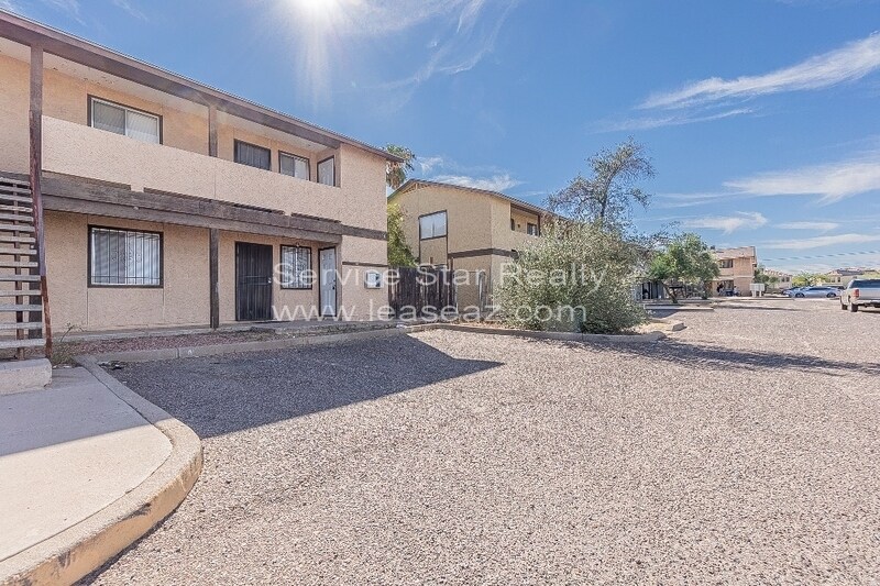 Primary Photo - 735 E Hazel Dr