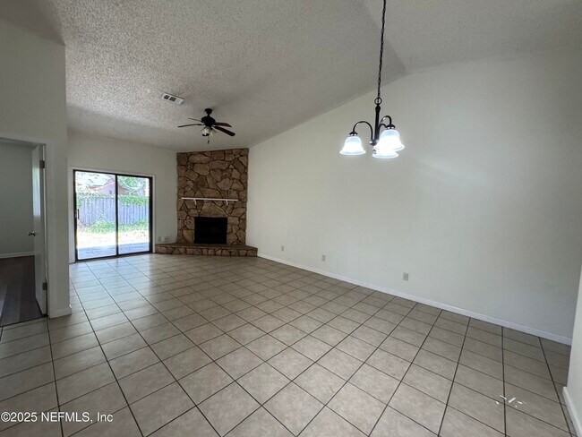 Foto del edificio - 4255 Windergate Dr