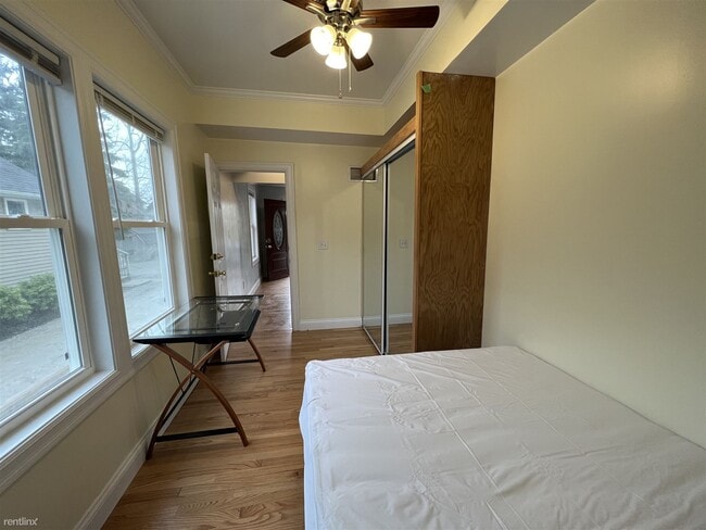 Building Photo - 6 br, 3 bath Duplex - 625 N 4th Ave Frnt 6...