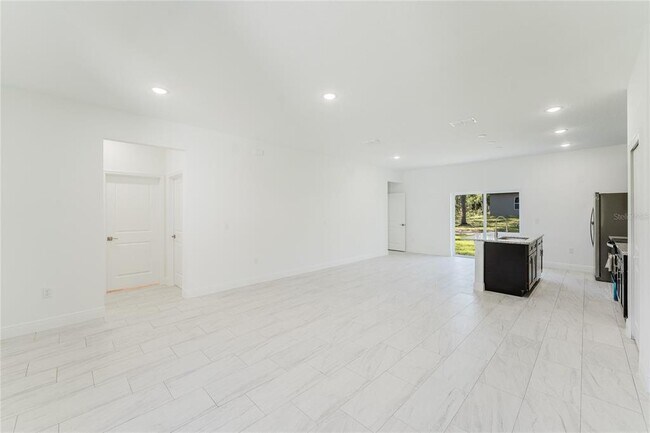 Building Photo - 627 W Glenhaven Dr