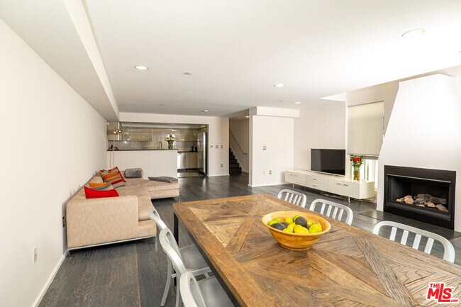 Foto del edificio - 8703 N W Knoll Dr