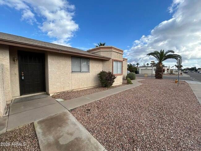 Building Photo - 2120 N Yucca Ct