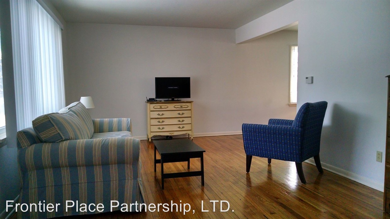 Primary Photo - 1460 W 44th St