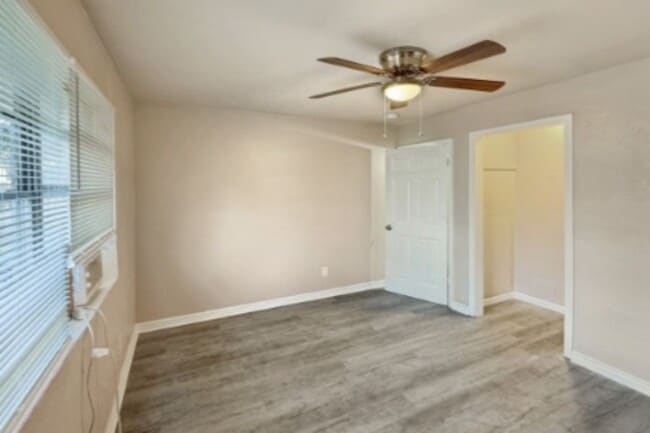 Building Photo - 5335 Burgundy St